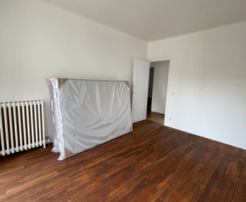 Location Appartement atypique 5 pièces Cosne-Cours-sur-Loire (58200) - cœur de ville