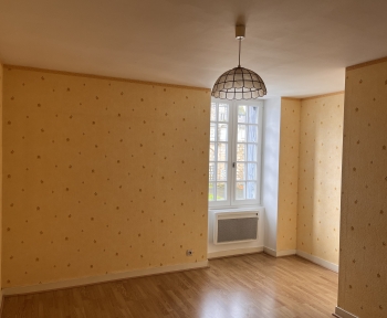 Location Appartement 3 pièces Martigné-Briand (49540) - en face du château