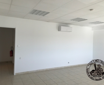 Location Local commercial 5 pièces Jonquières (84150) - JONQUIERES