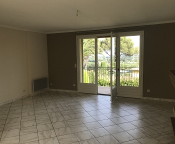 Location Maison 4 pièces Châteauneuf-de-Gadagne (84470) - La Bourgade