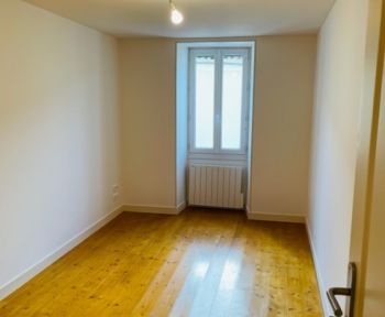 Location Maison 4 pièces Champdeniers-Saint-Denis (79220) - bourg